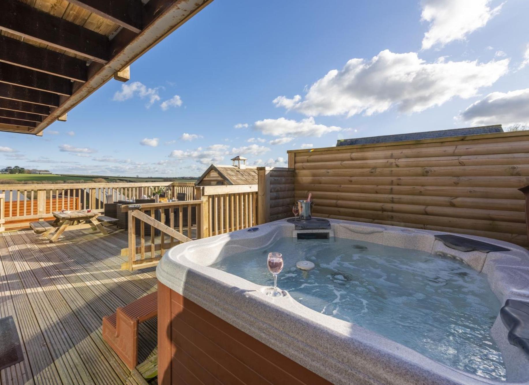 Lodge 40, Retallack Resort & Spa St Columb Major Exterior foto